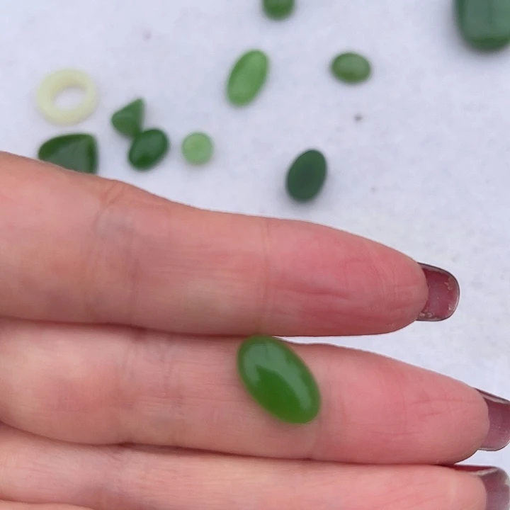 用***4和田玉（碧玉）未镶嵌颈饰