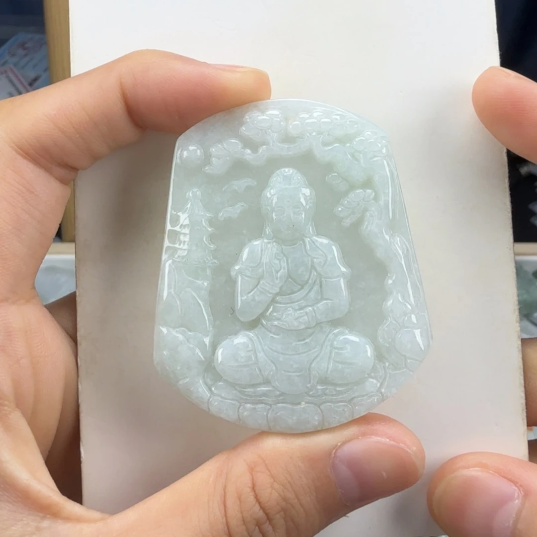 翡翠挂件未镶嵌翡翠