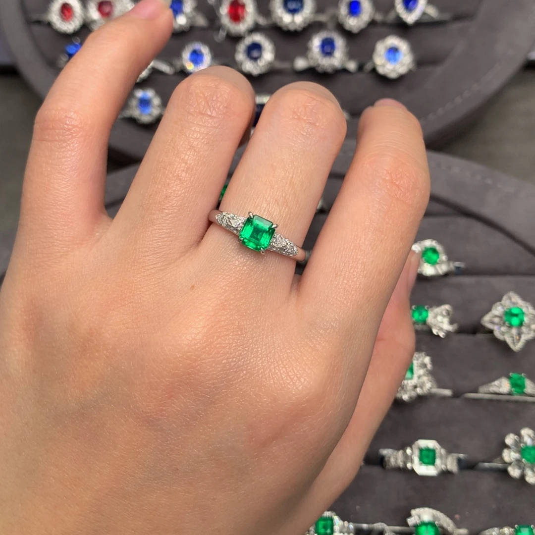 祖母绿戒指18K金镶嵌