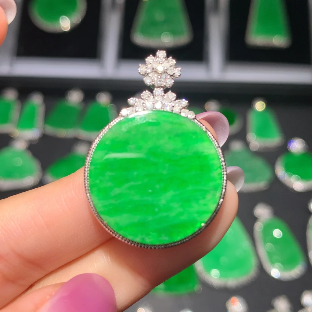 翡翠颈饰18K金镶嵌翡翠