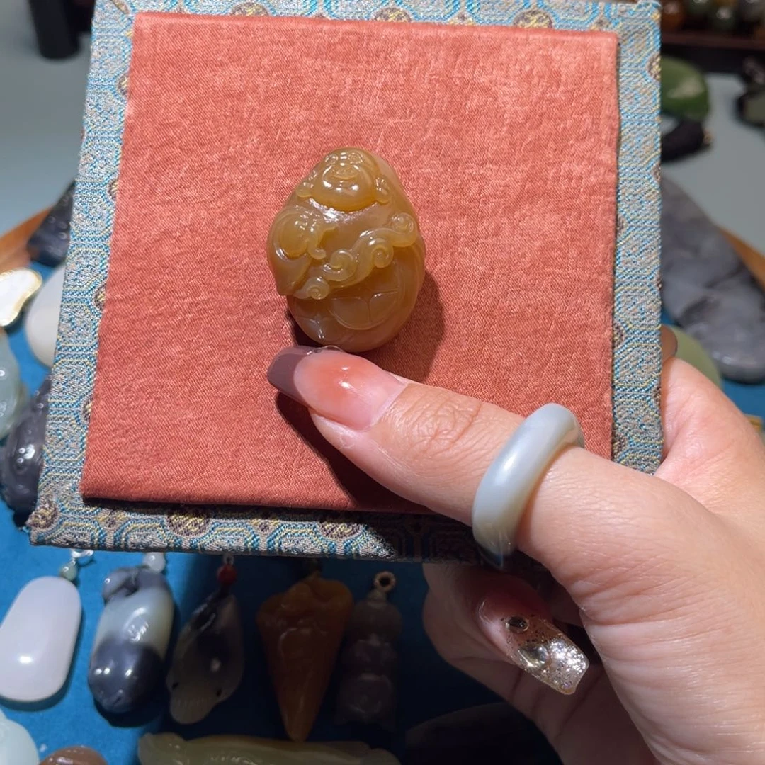 和田玉未镶嵌颈饰糖白佛工