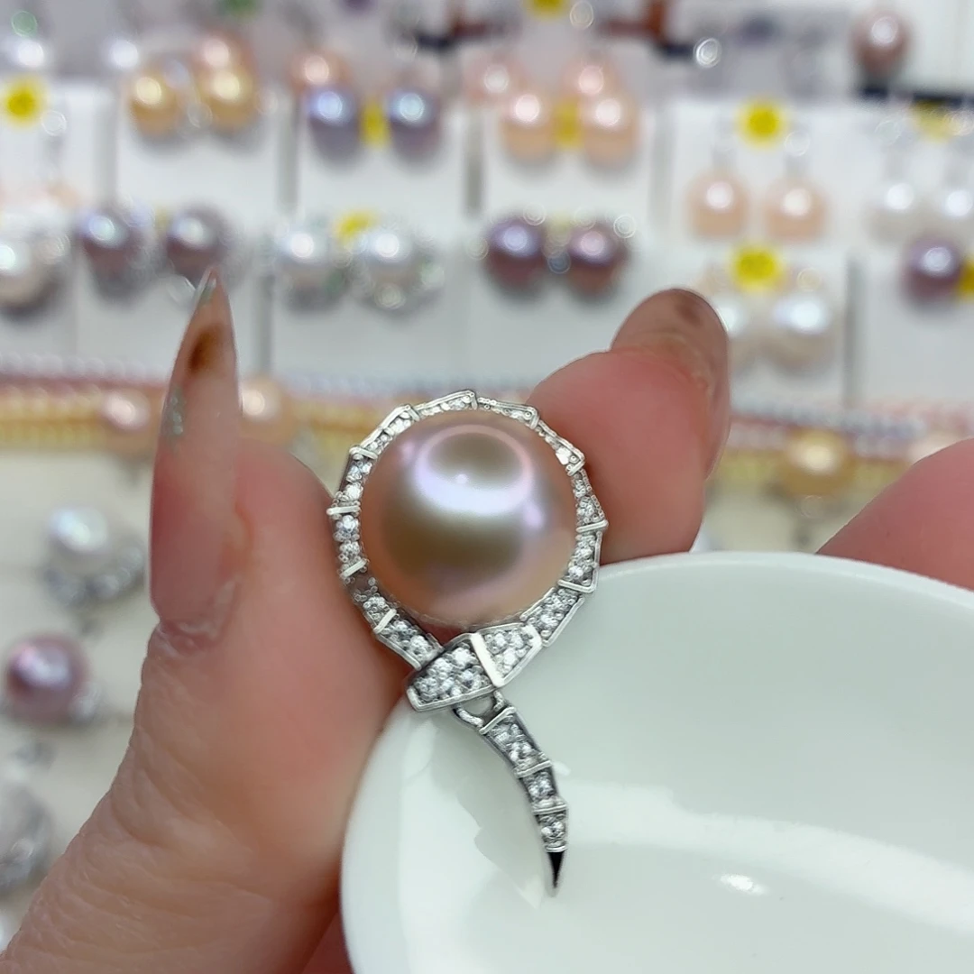 邓***姐颈饰合金淡水珍珠