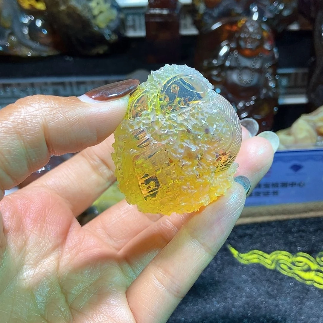 未镶嵌颈饰琥珀八破图