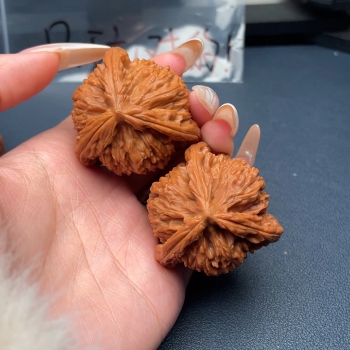 故***乡吊坠文玩核桃白狮子