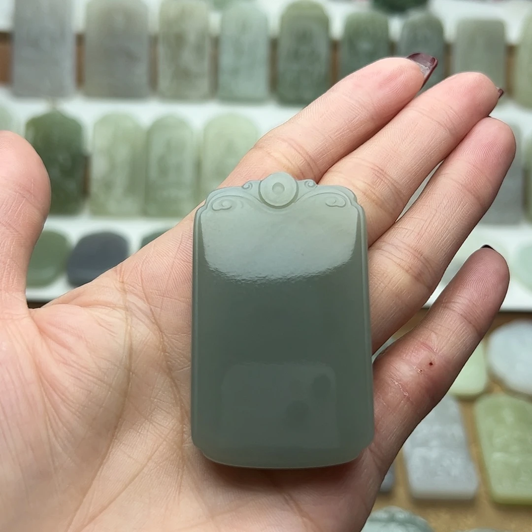 是***但和田玉未镶嵌颈饰