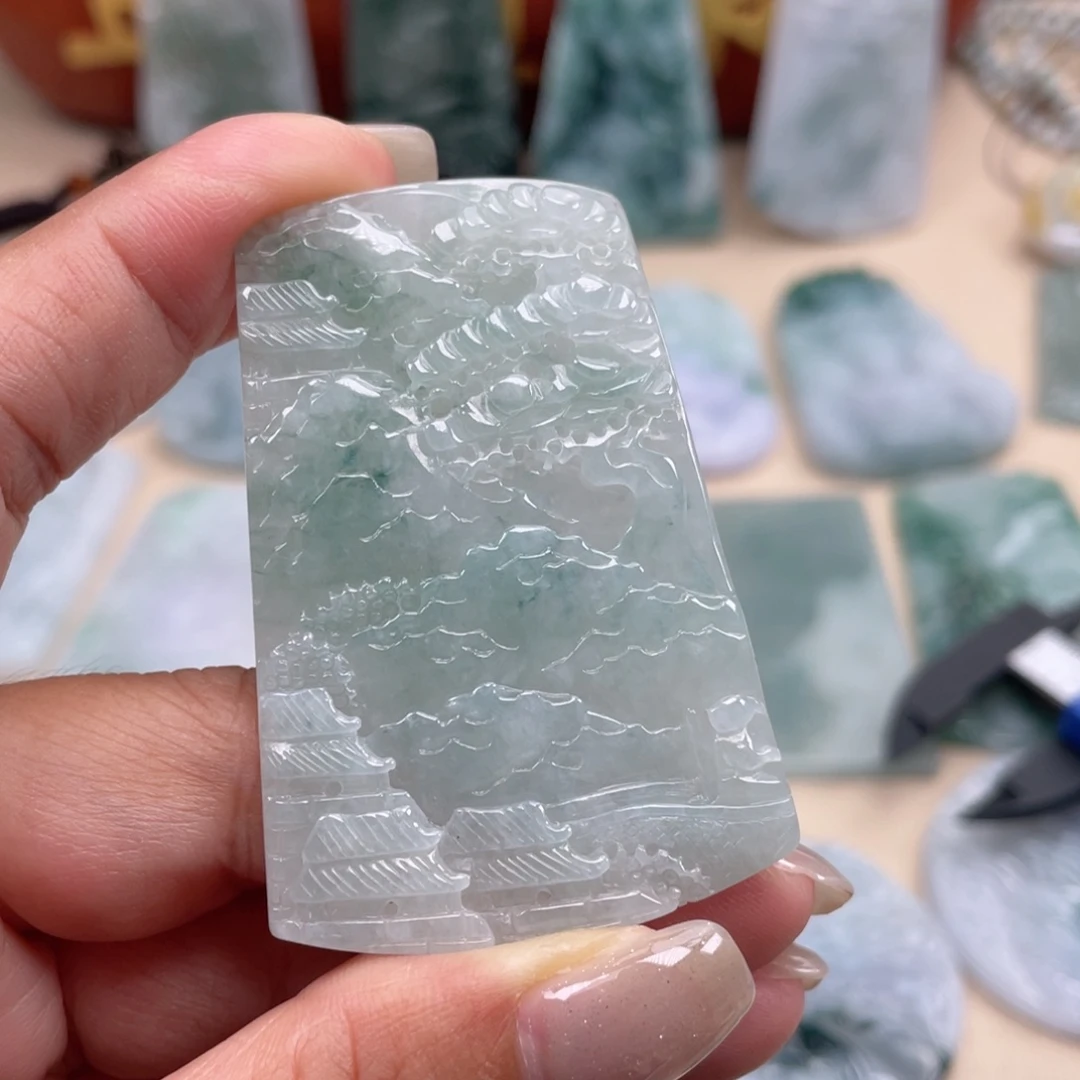 翡翠未镶嵌颈饰山水