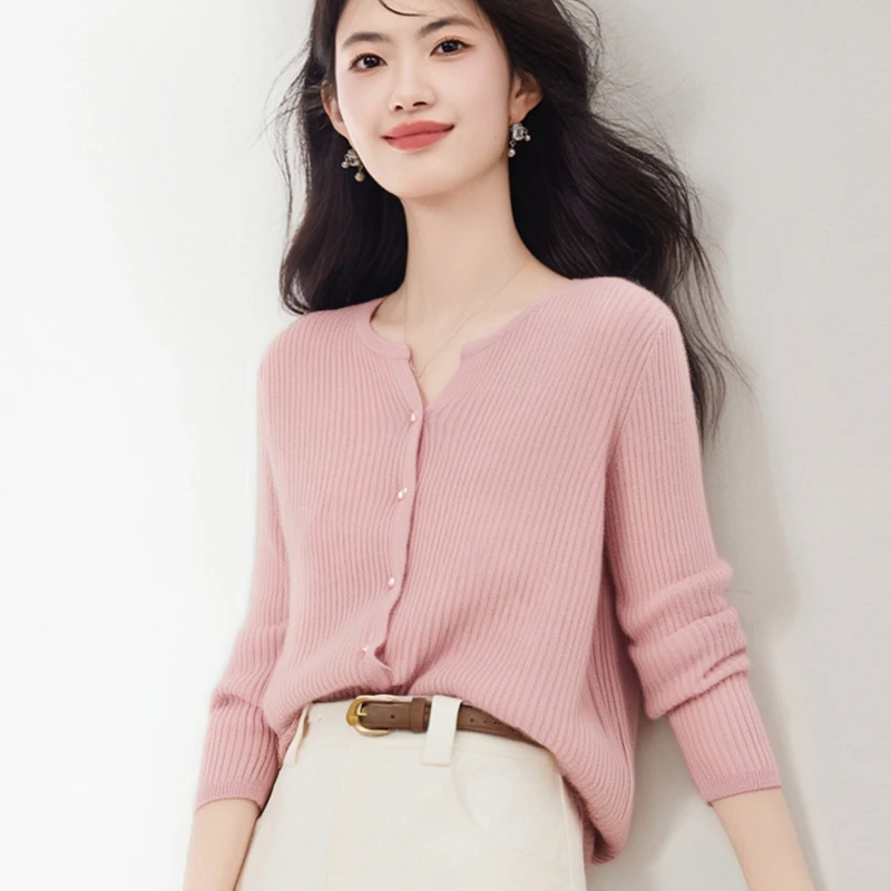 云朵般柔软！2025秋季新款纯羊毛开衫女圆领时尚坑条小V领打底衫