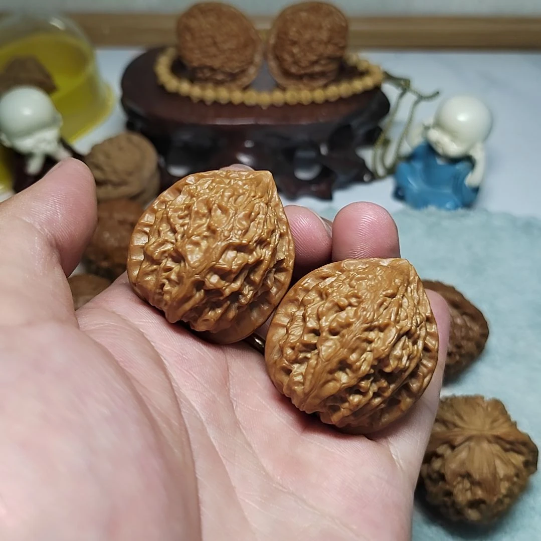 文玩核桃吊坠36金牛