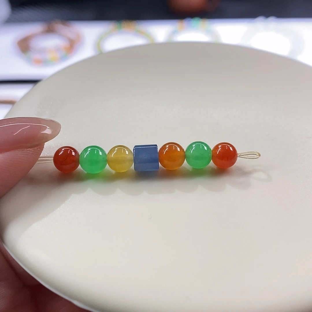 颈饰未镶嵌翡翠一手浓彩