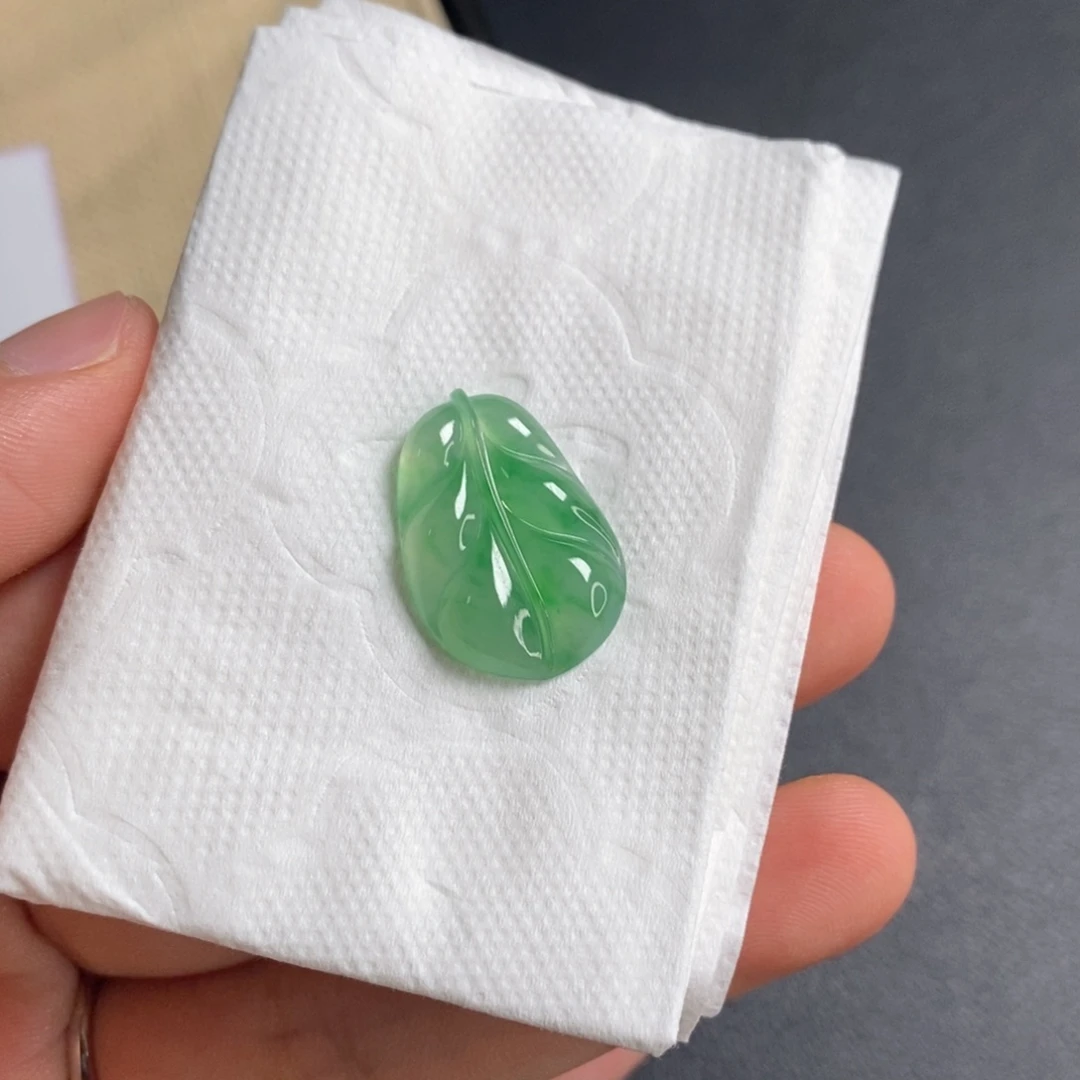 翡翠未镶嵌颈饰芭蕉叶