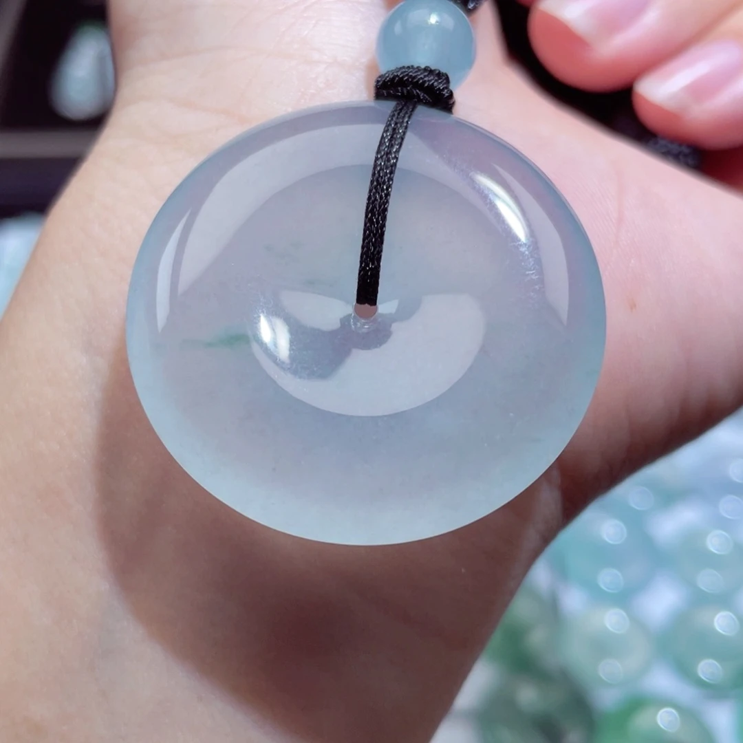 颈饰未镶嵌翡翠平安扣