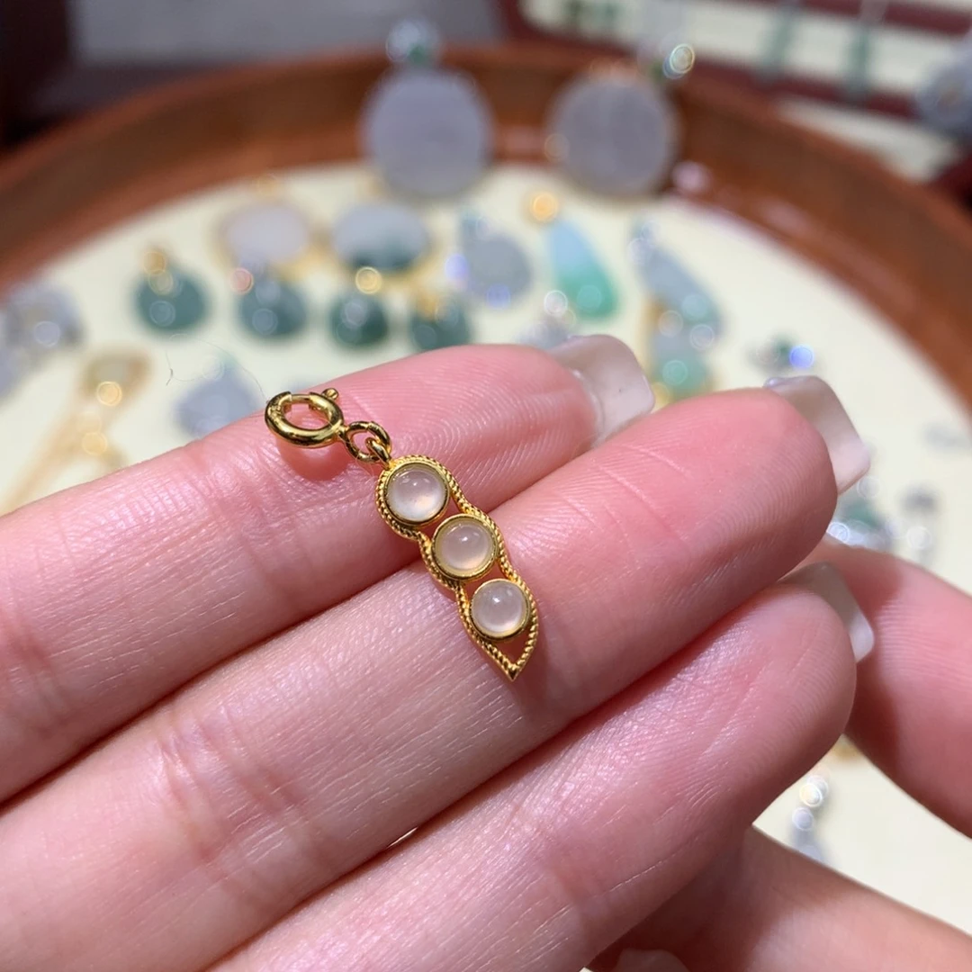 翡翠未镶嵌颈饰滴流