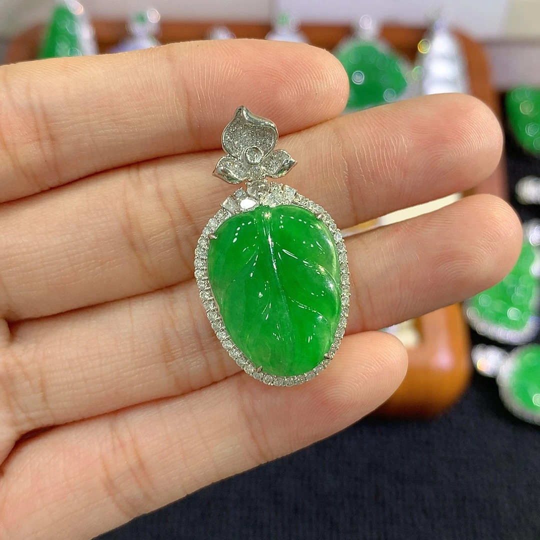【闪购商品】吊坠(不含链)18K金镶嵌翡翠叶子