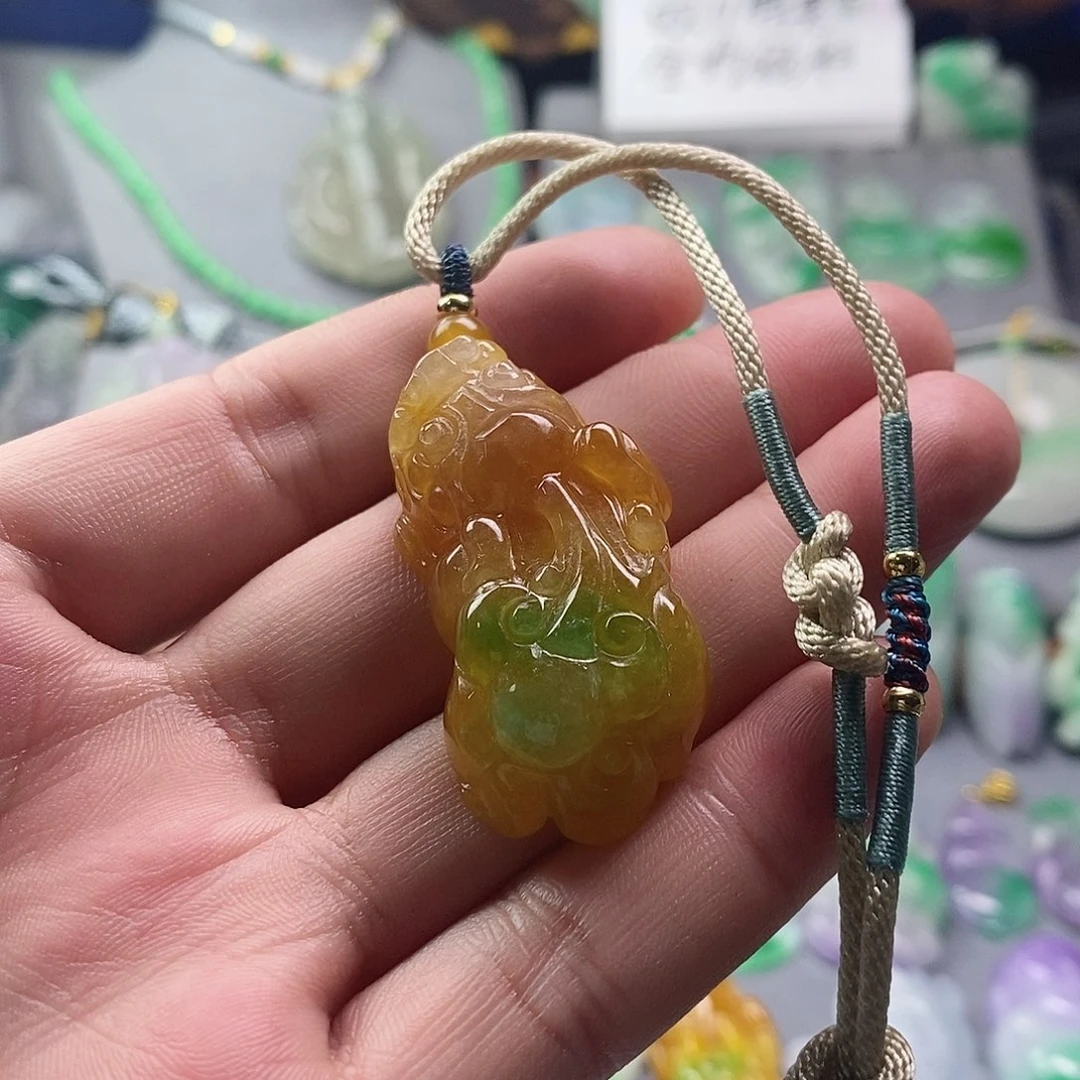 翡翠未镶嵌吊坠(赠链)