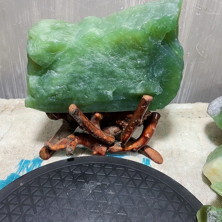 【闪购商品】未镶嵌蛇纹石玉珠宝奇石