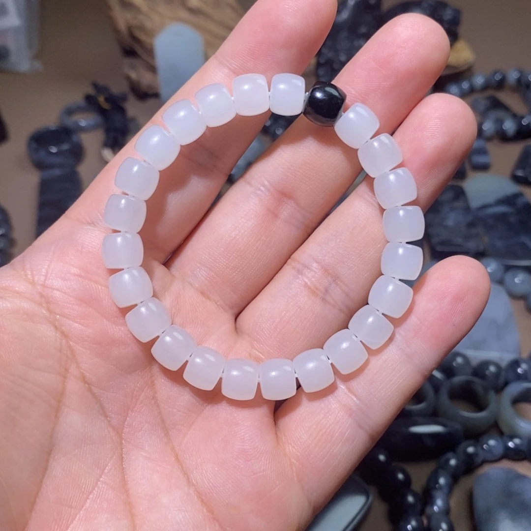 和田玉未镶嵌颈饰孙*森