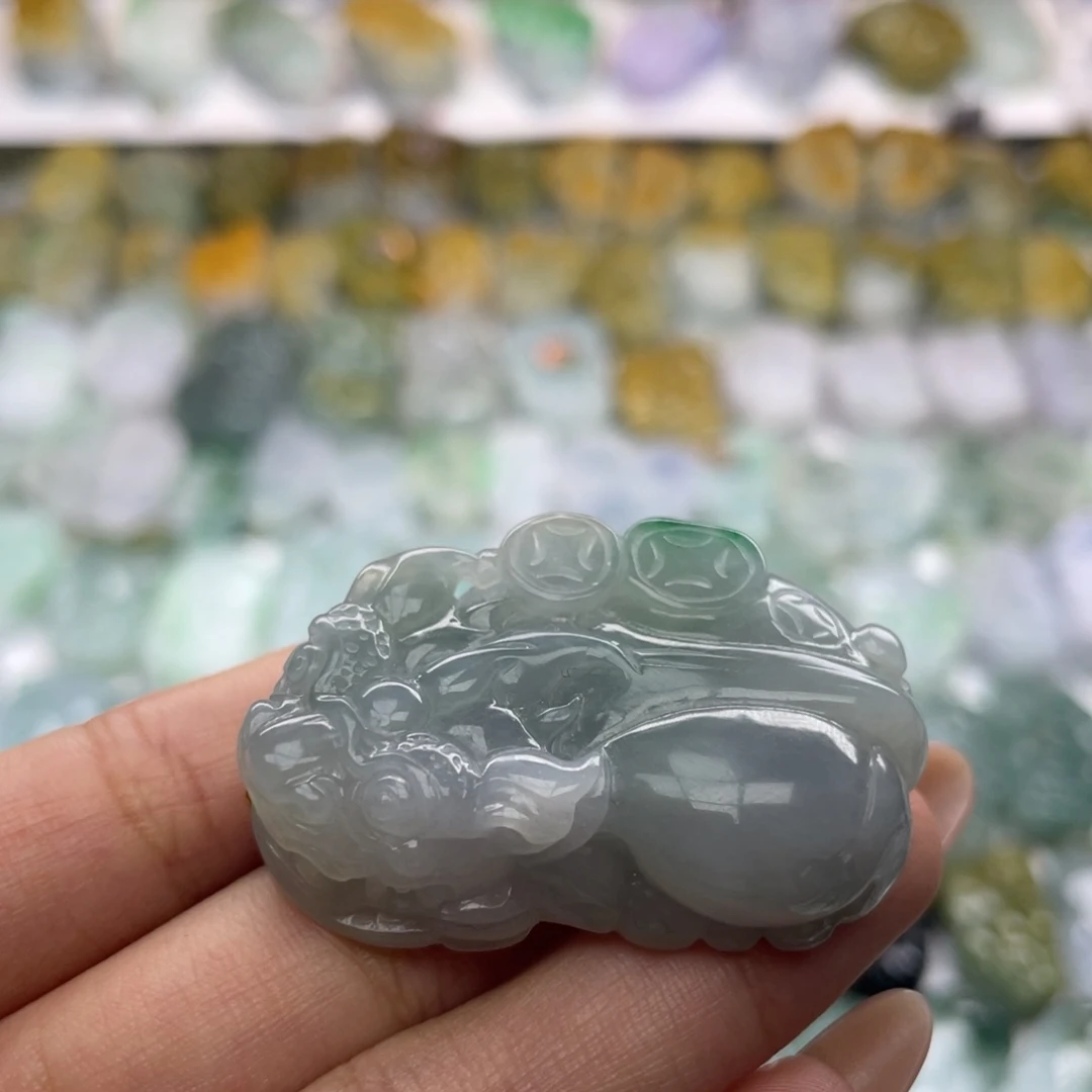 翡翠未镶嵌颈饰貔貅