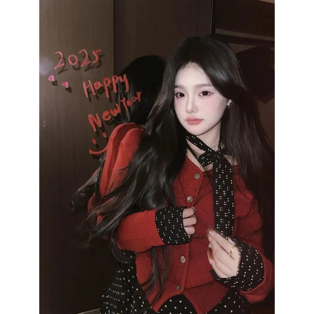 新年氛围感韩系红色系设计感V领袖口拼接针织开衫波点小香风套装