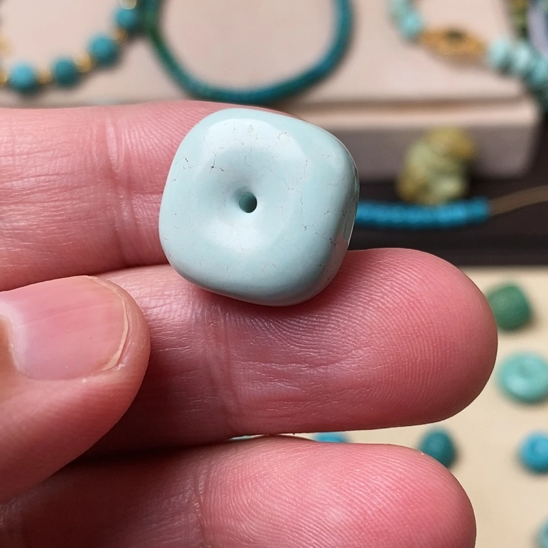 绿松石未镶嵌颈饰