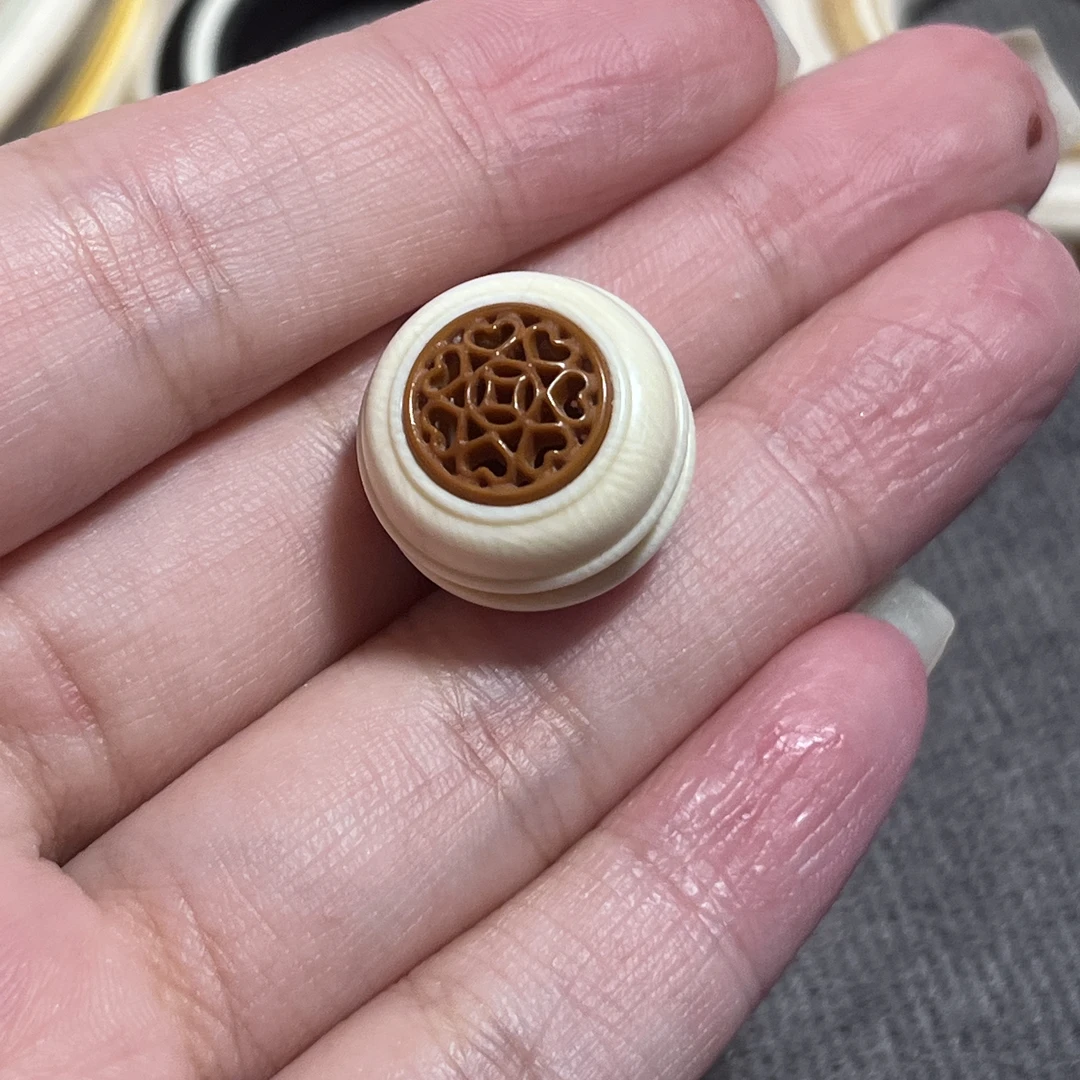 海派背云挂件直径约1.5cm猛犸牙橄榄核香囊
