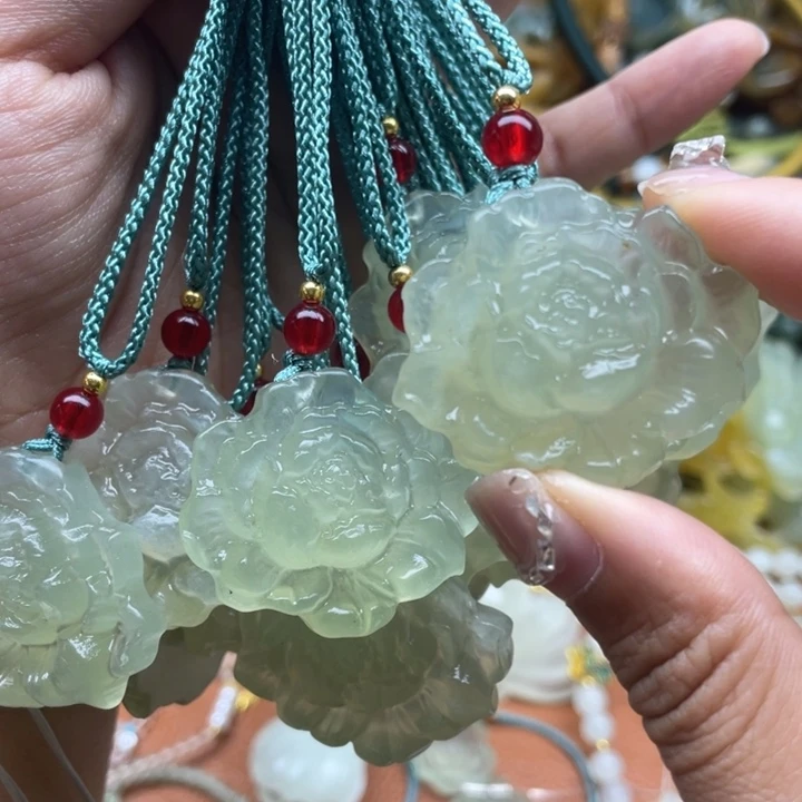 蛇纹石玉未镶嵌吊坠