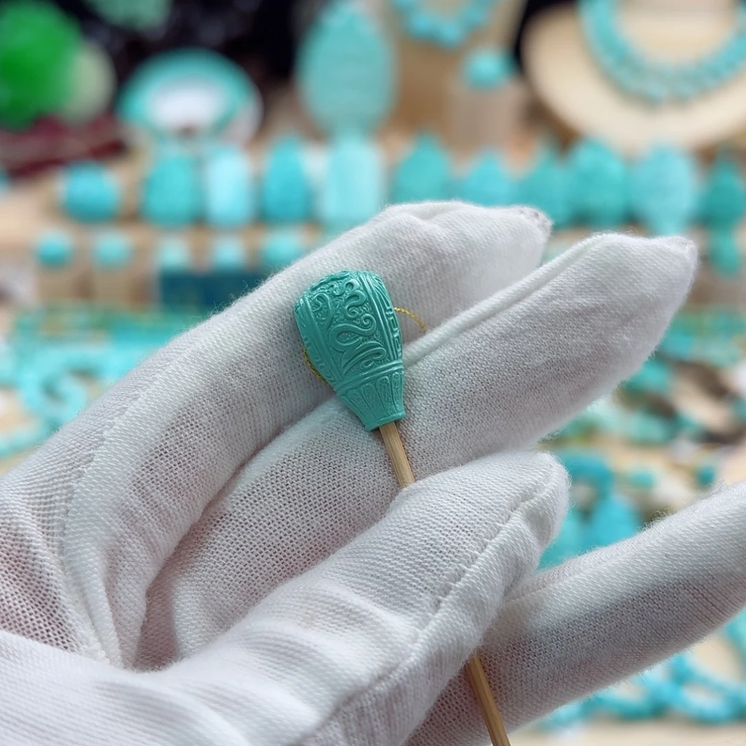 绿松石未镶嵌珠宝奇石