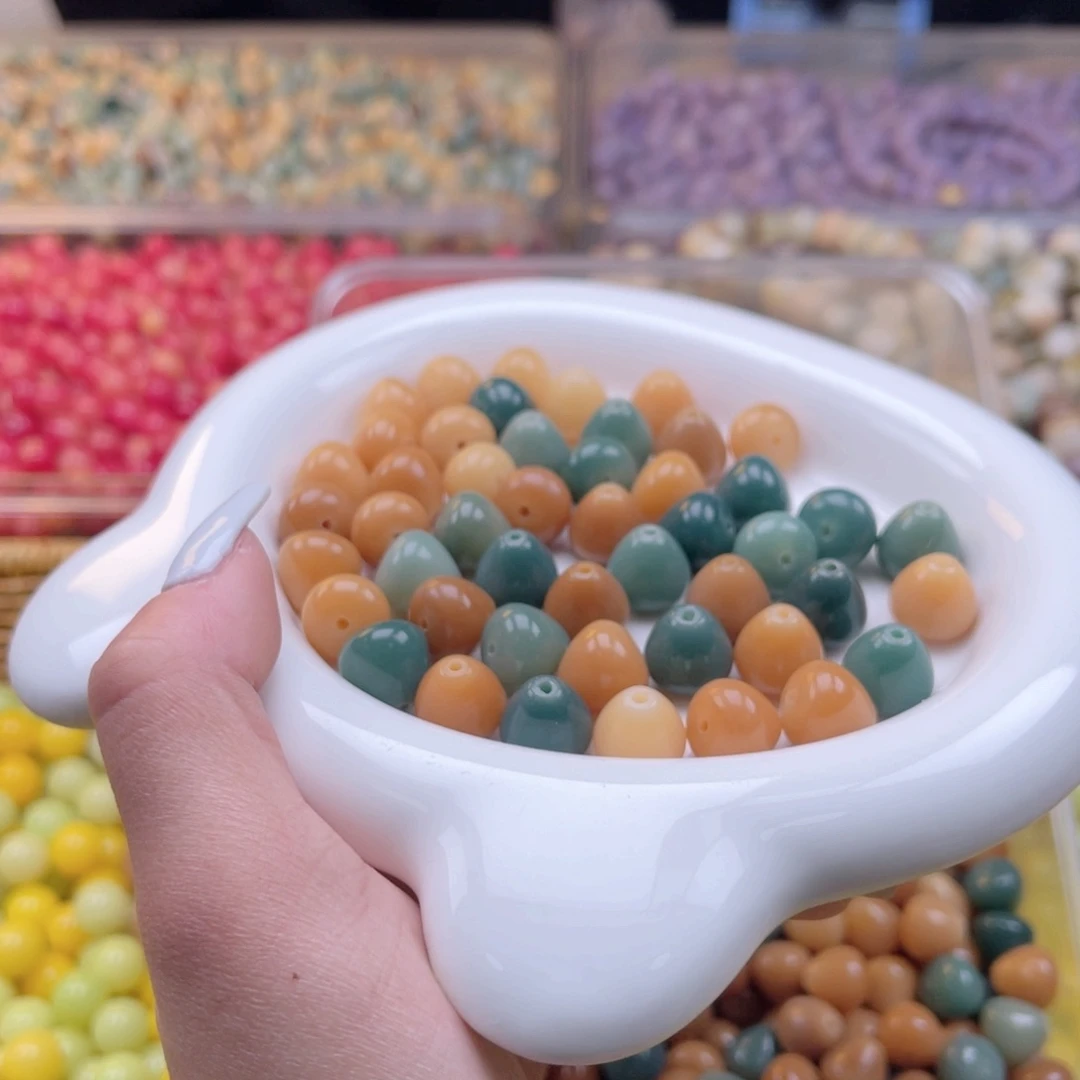 白玉菩提吊坠a12mm30+10颗。水滴