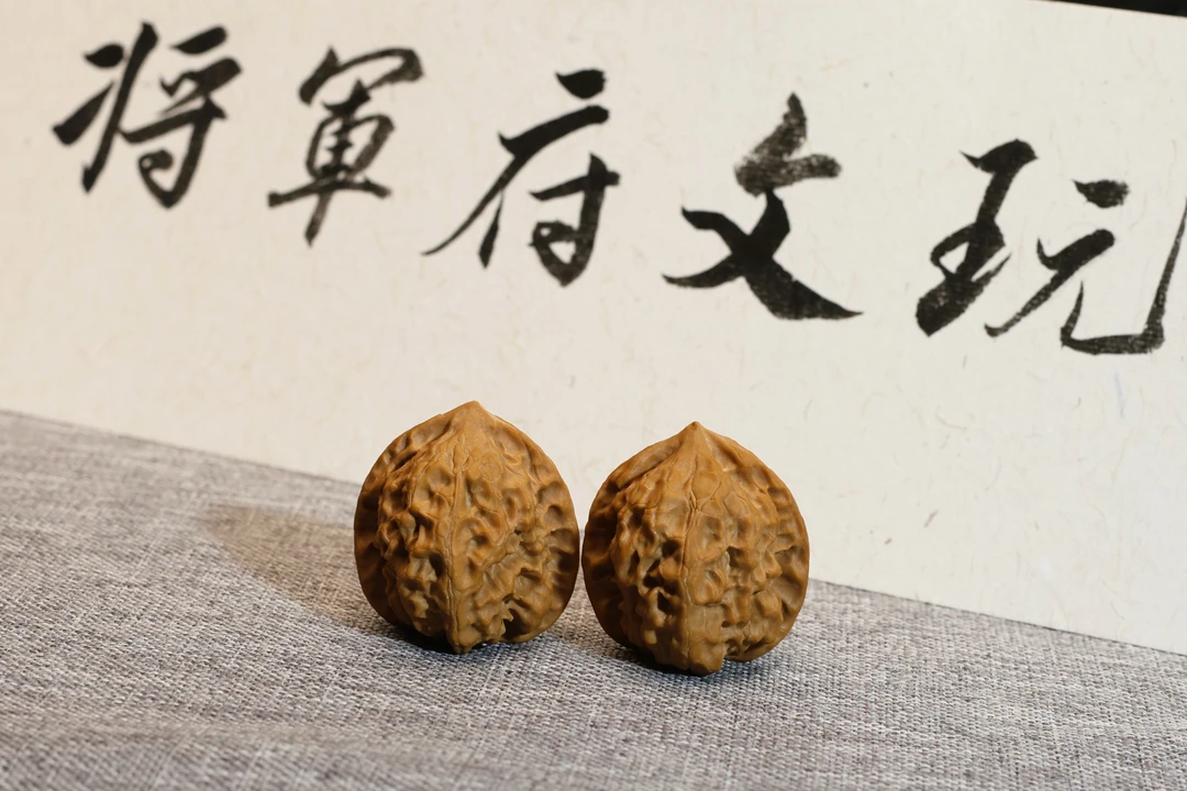 文玩核桃玲珑手把件