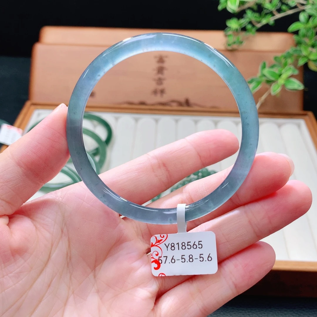 未镶嵌手镯（圆镯）翡翠