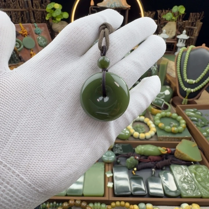 岫岩老玉（透闪石质玉）未镶嵌颈饰