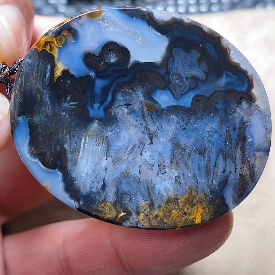 玛瑙/玉髓颈饰未镶嵌否**来