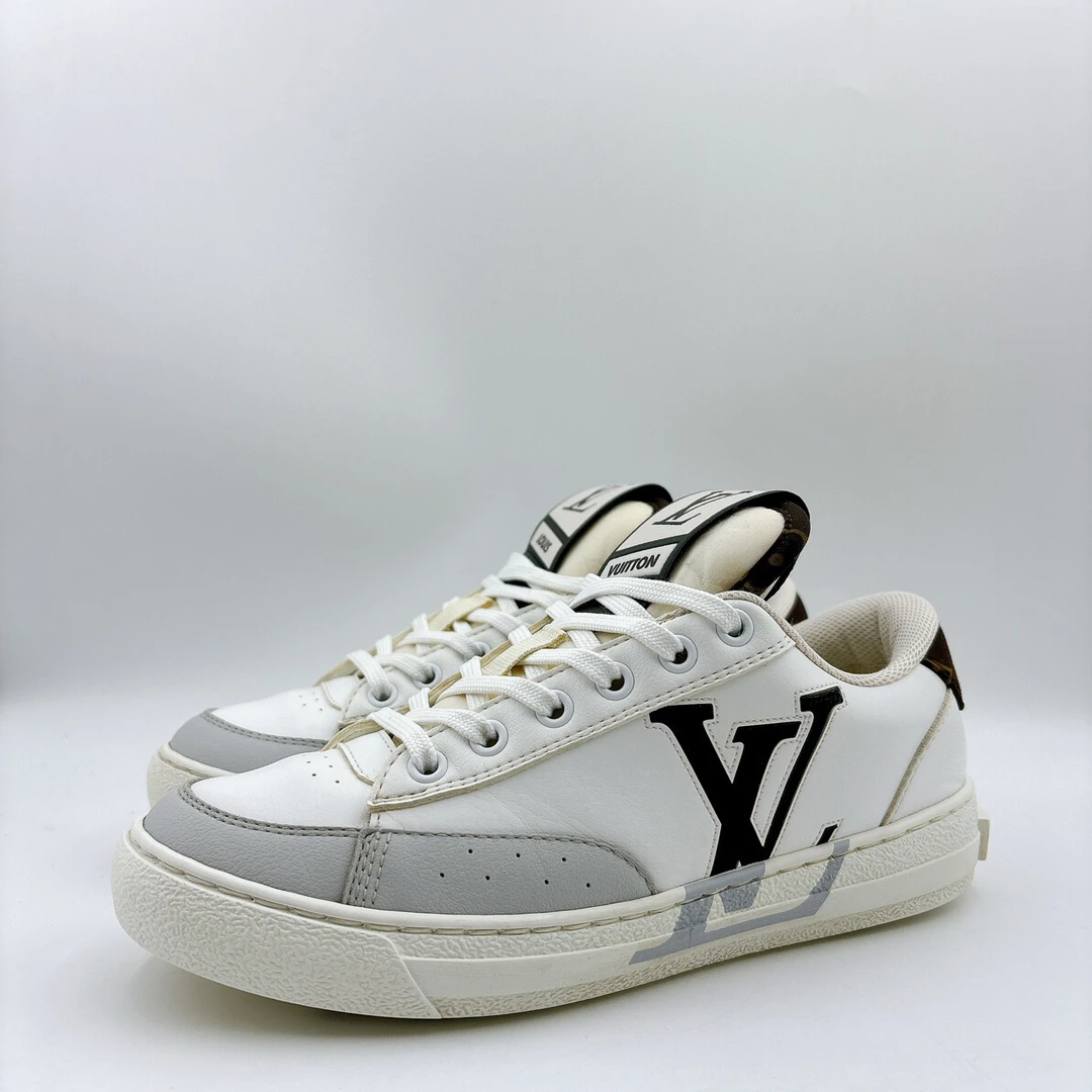 95新 LouisVuitton/路易威登 36码/经典白色错位板鞋/BM00720