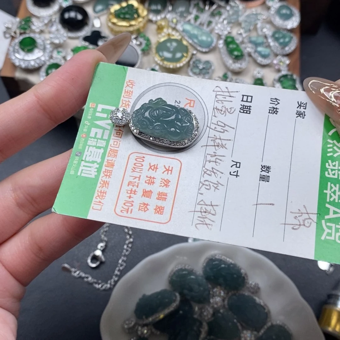 翡翠颈饰未镶嵌翡翠