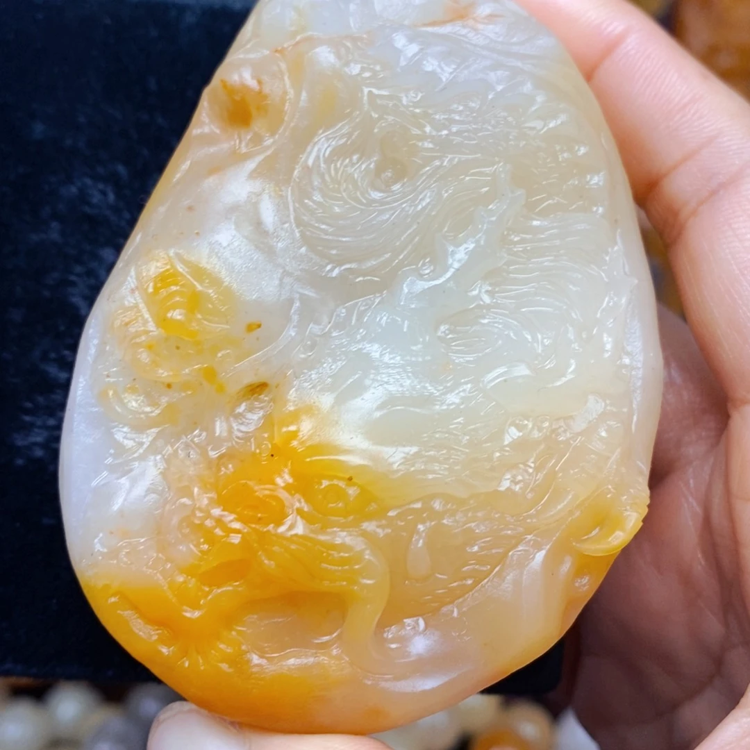 石英质玉（黄龙玉）未镶嵌颈饰