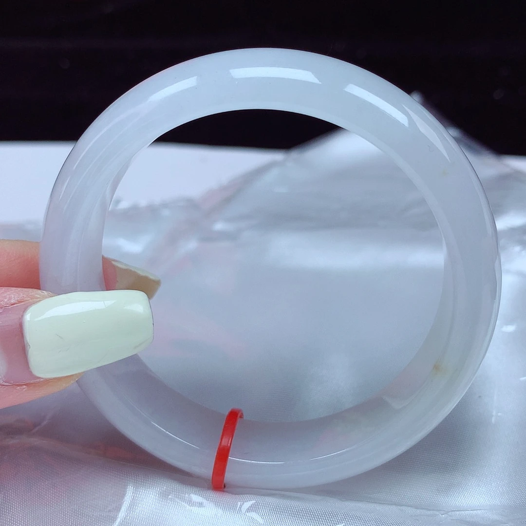 翡翠手镯未镶嵌54圈