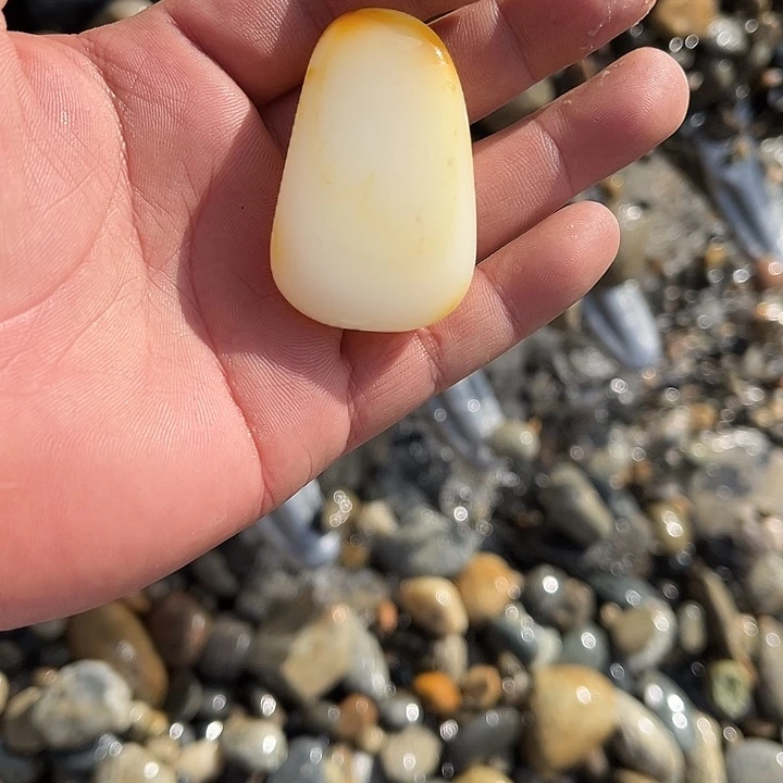 和田玉（糖玉）未镶嵌珠宝奇石