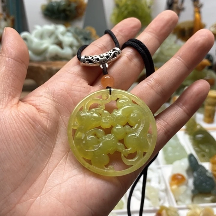 未镶嵌蛇纹石玉颈饰