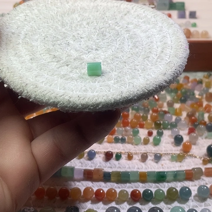 翡翠散珠未镶嵌定制翡翠桶珠卡7.2*6.4