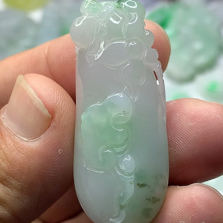 翡翠未镶嵌吊坠(赠链)