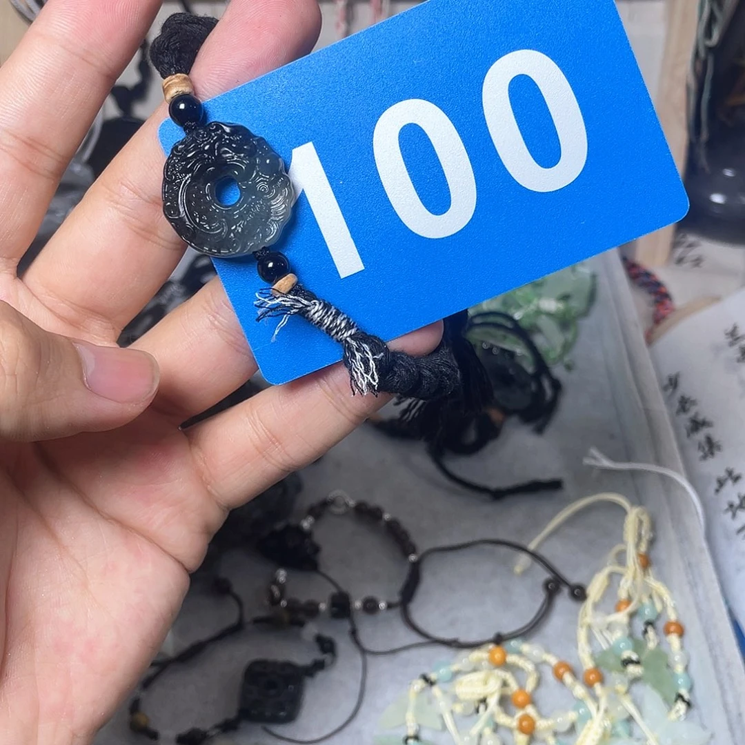 蛇纹石玉颈饰合金