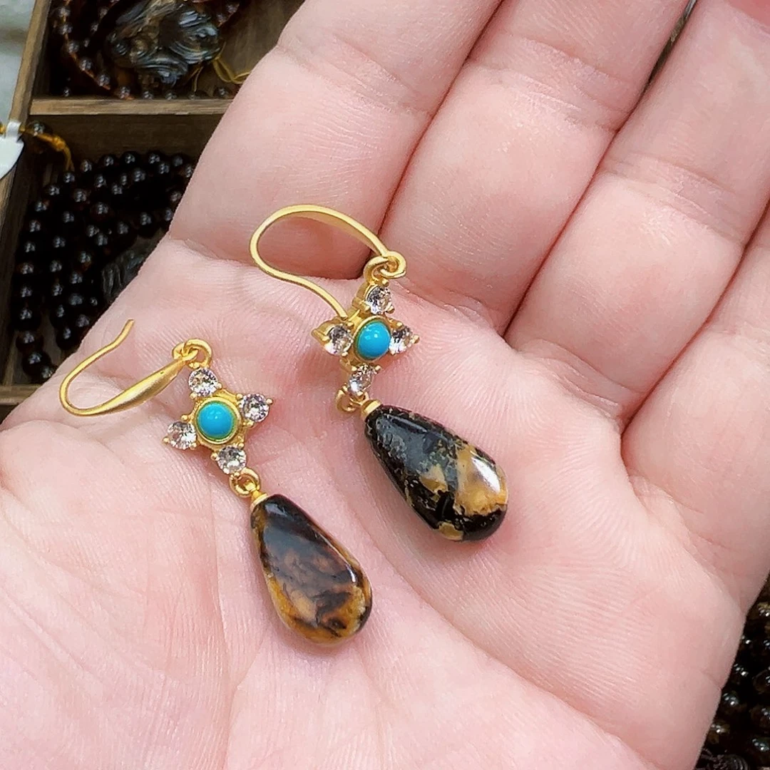 琥珀未镶嵌颈饰抚顺