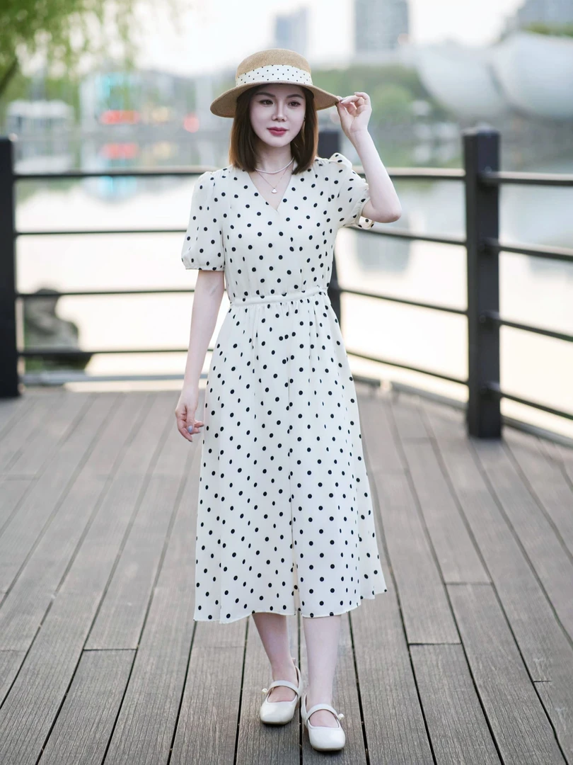 夏季高级感连衣裙150小个子波点连衣裙女装连衣裙显瘦珠光缎面