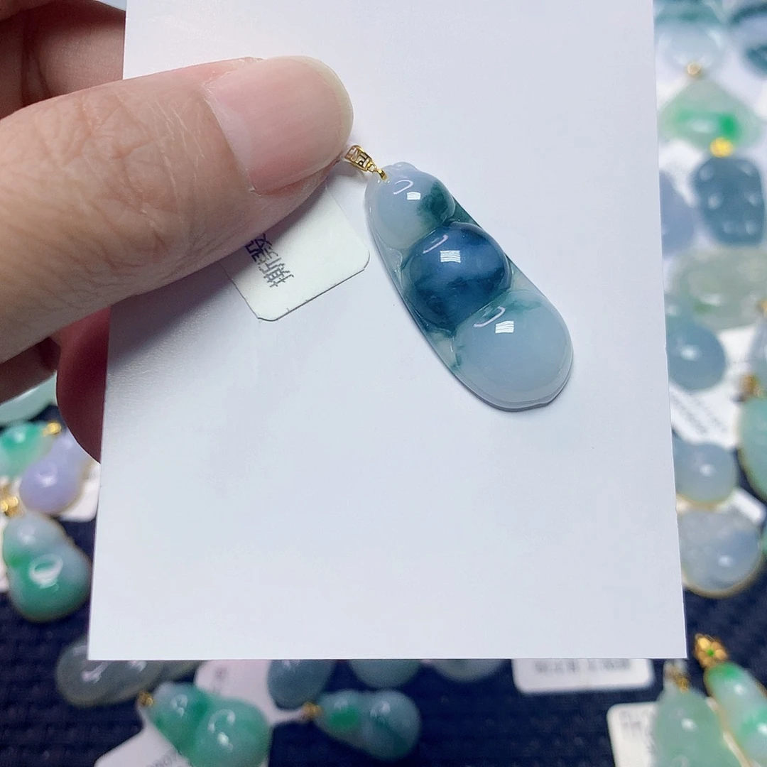 翡翠18K金镶嵌颈饰豆子