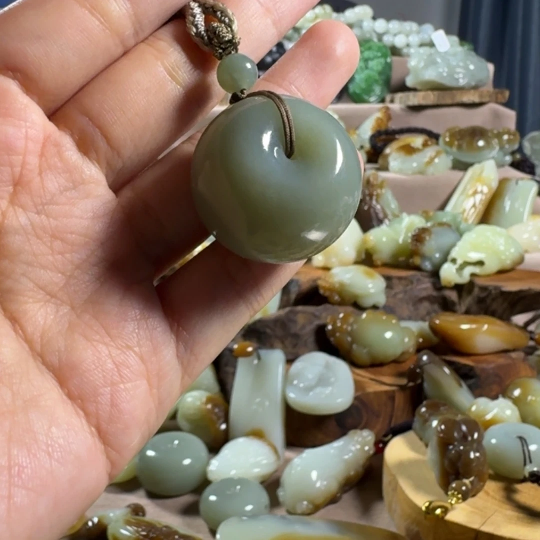 和田玉（糖玉）未镶嵌颈饰