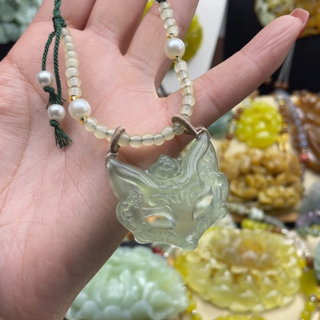 未镶嵌蛇纹石玉颈饰