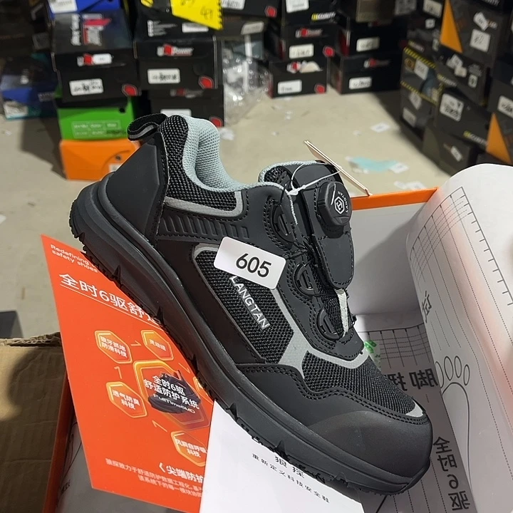 40码，编号605防砸防刺劳保鞋
