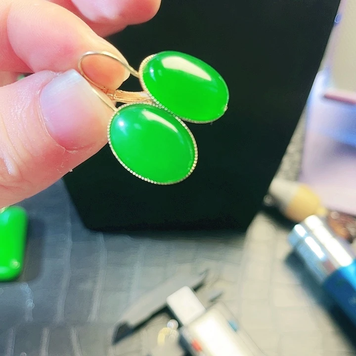 翡翠14K金镶嵌颈饰