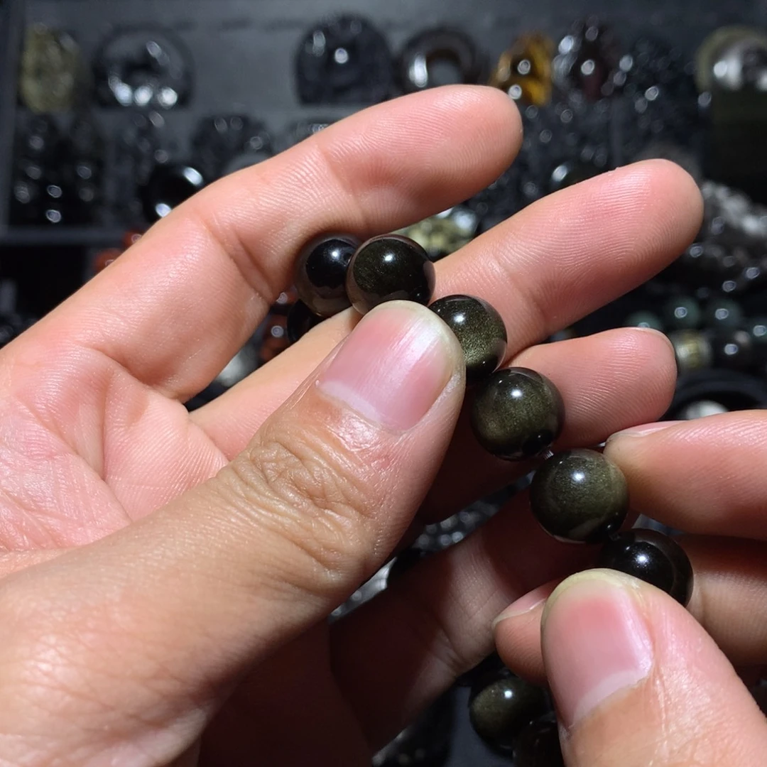 平***和黑曜岩未镶嵌珠宝奇石