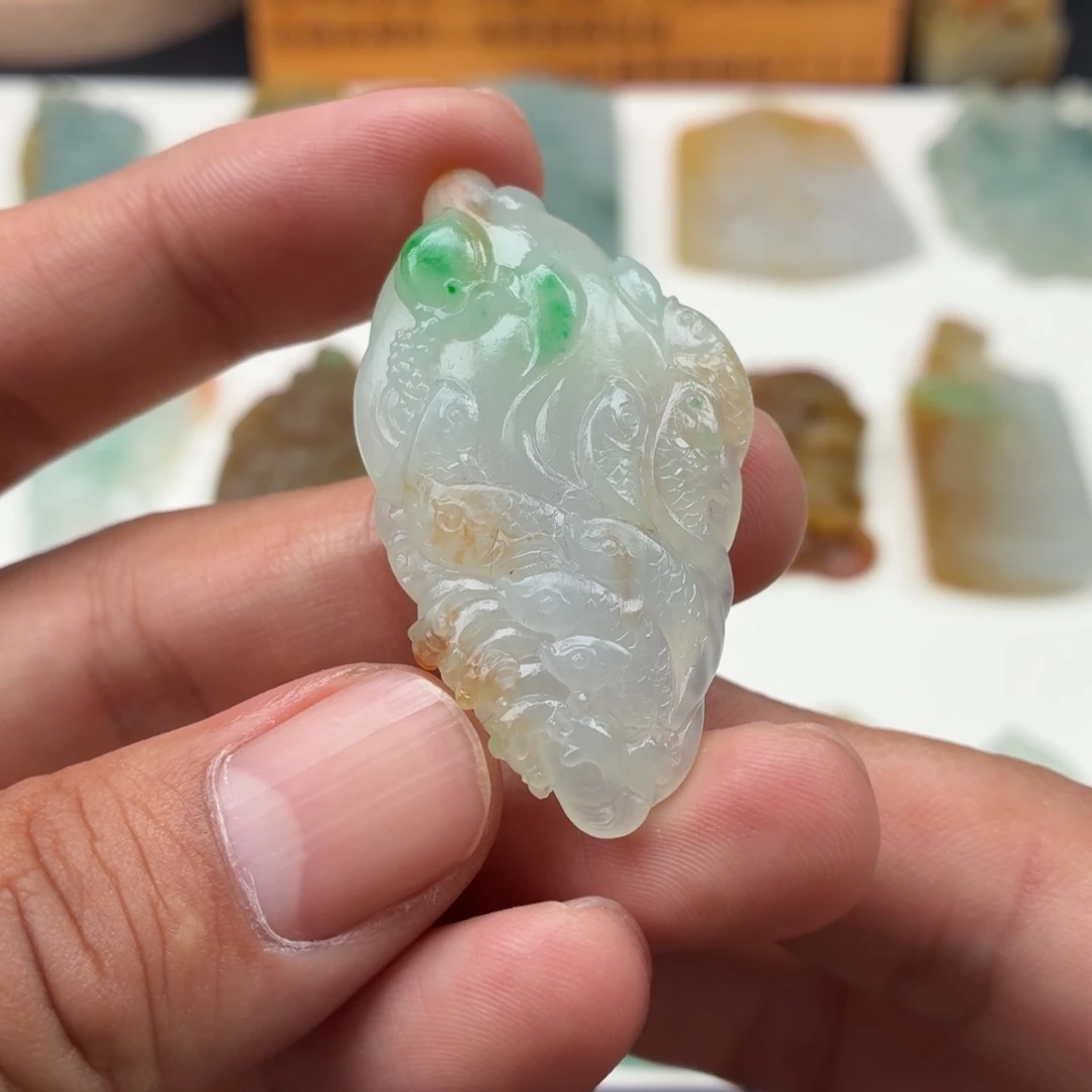 定制翡翠未镶嵌特色件连年有余
