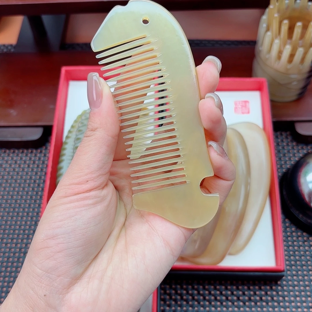 纯手工制作纯牛角梳子